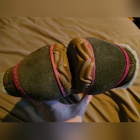 Sorel Pink Slippers - Picture 4 of 7